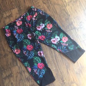 DANSKIN Large workout capris!